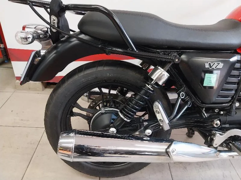 V7 STONE 750