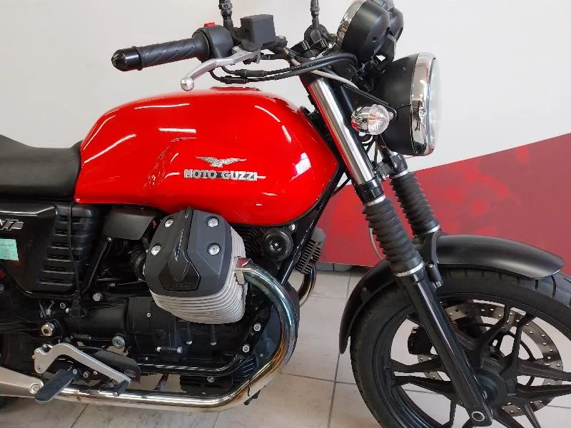 V7 STONE 750