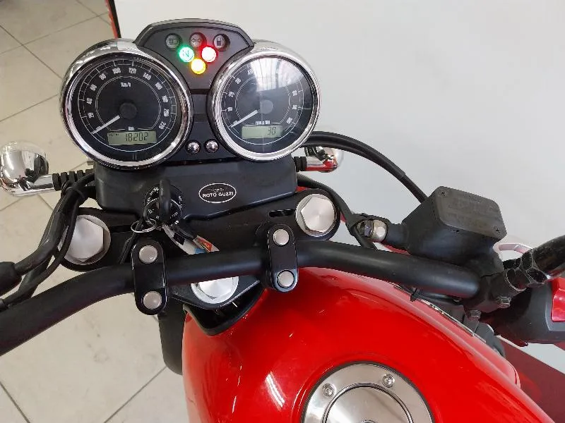 V7 STONE 750
