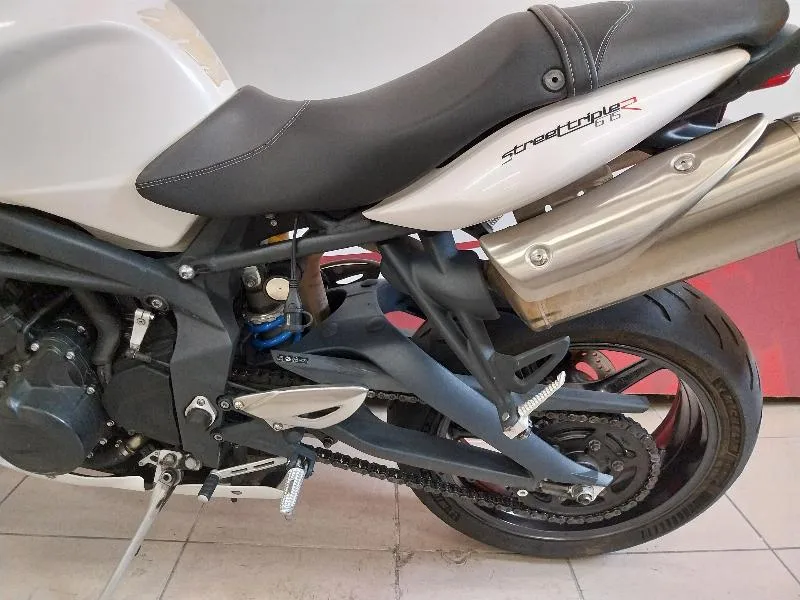 STREET TRIPLE 675 R