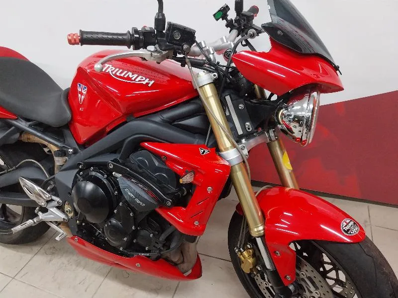 STREET TRIPLE 675