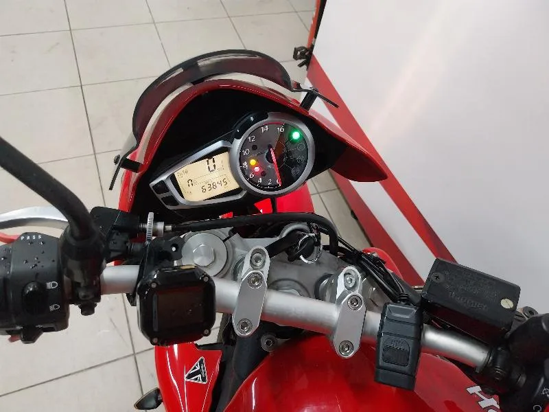 STREET TRIPLE 675