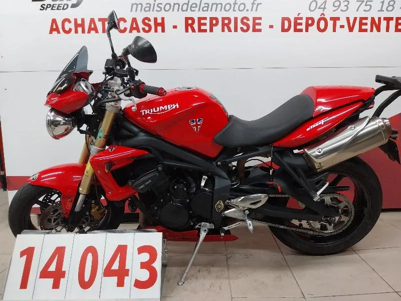 STREET TRIPLE 675