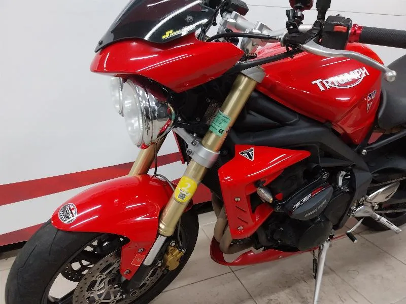 STREET TRIPLE 675