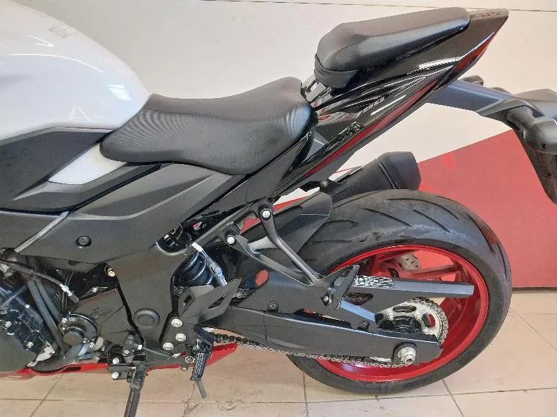 GSXS 750