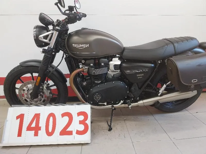 STREET TWIN 900