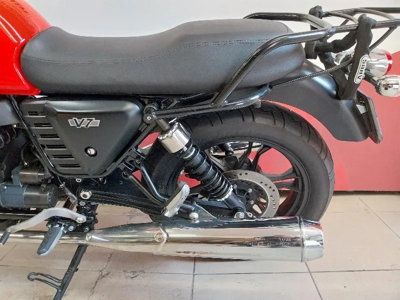V7 STONE 750