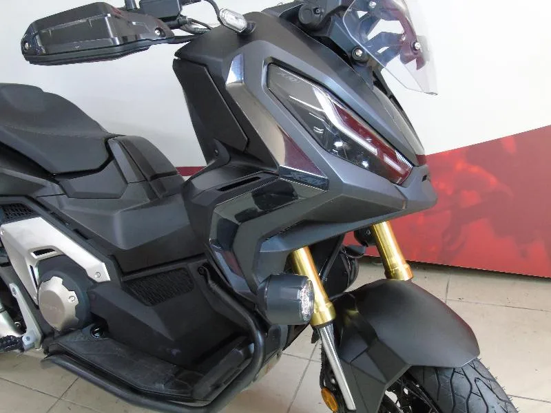 X ADV 750 adventure bridé A2