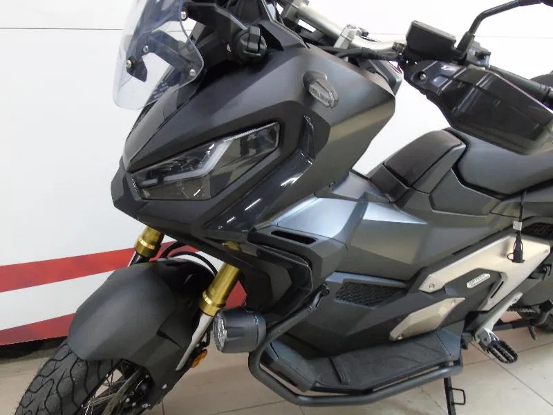 X ADV 750 adventure bridé A2