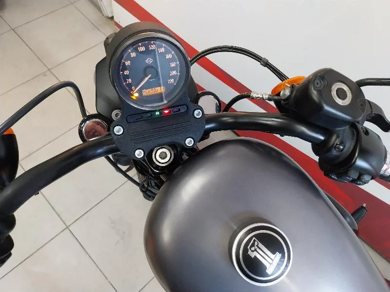 SPORTSTER 883 IRON