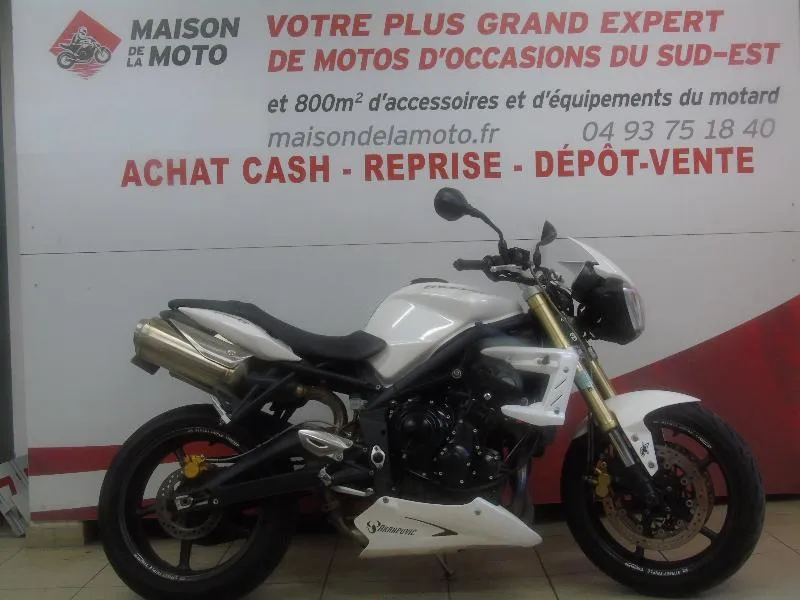 STREET TRIPLE 675