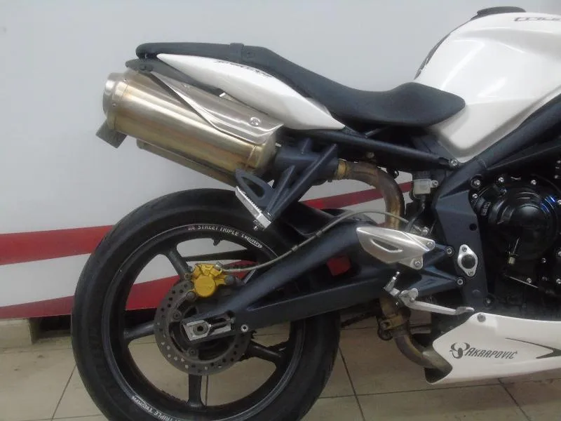 STREET TRIPLE 675