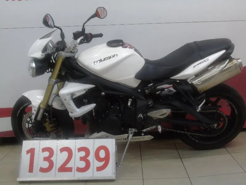STREET TRIPLE 675