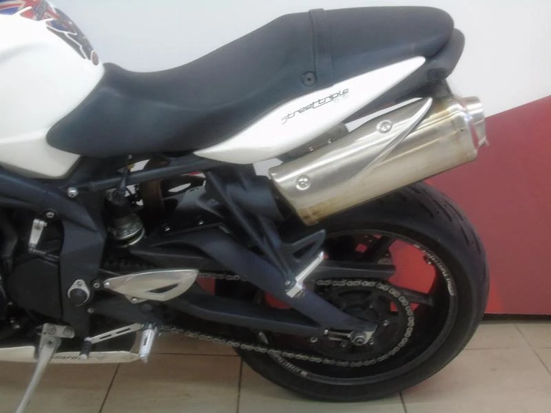 STREET TRIPLE 675