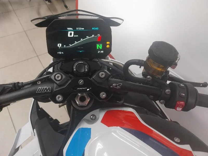 M1000 R