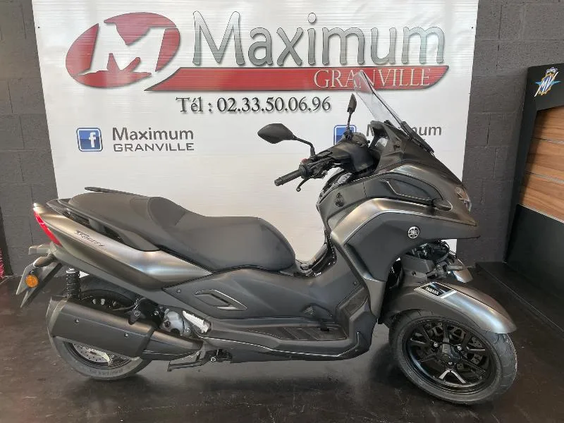 TRICITY 300