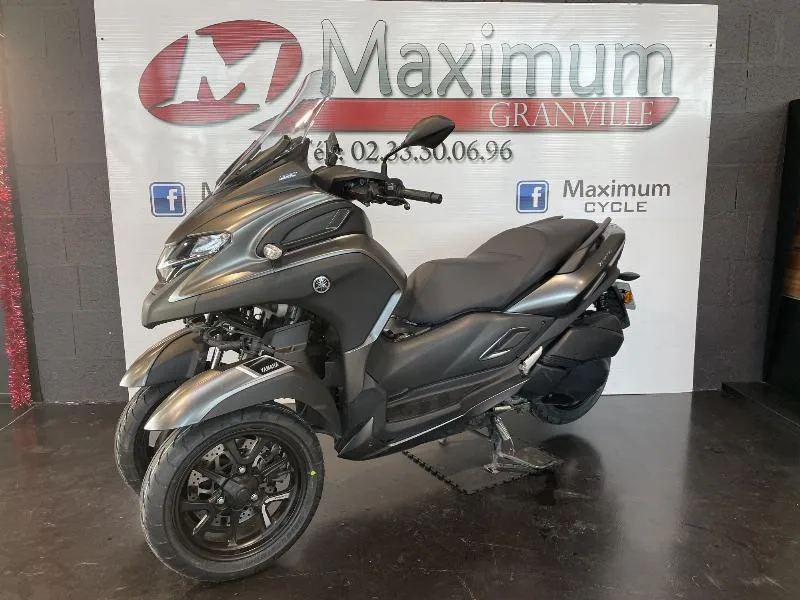 TRICITY 300