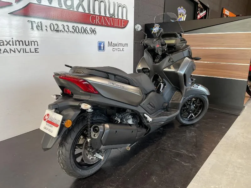 TRICITY 300