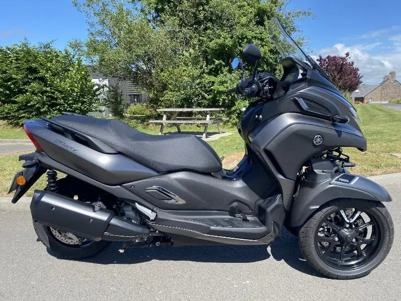TRICITY 300