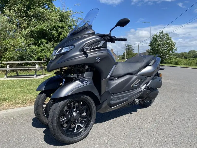 TRICITY 300