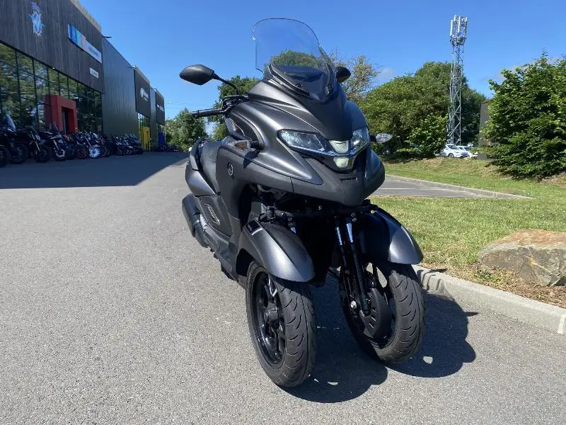 TRICITY 300