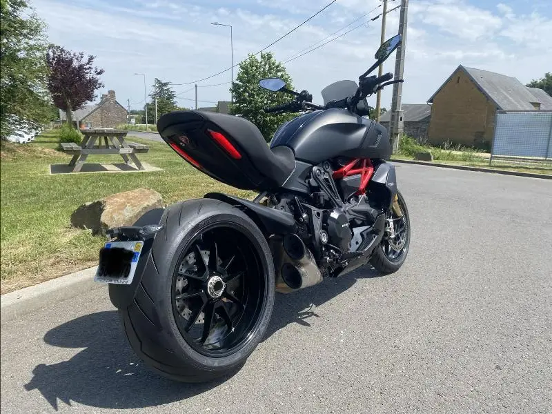 XDIAVEL S