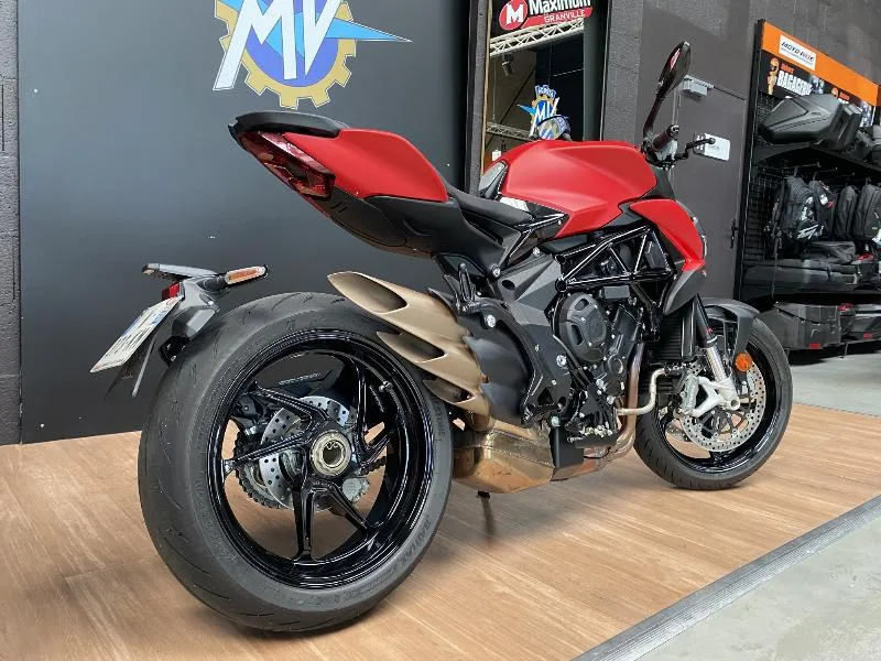 BRUTALE 800