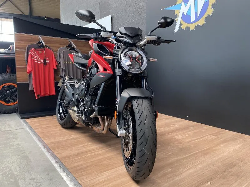 BRUTALE 800