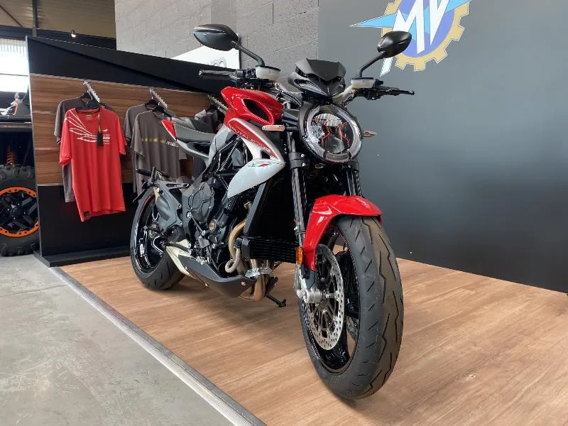 BRUTALE 800