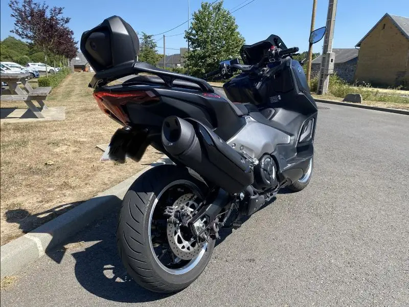 XP TMAX 560