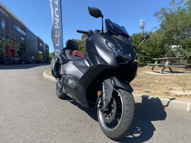 XP TMAX 560