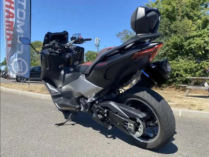 XP TMAX 560