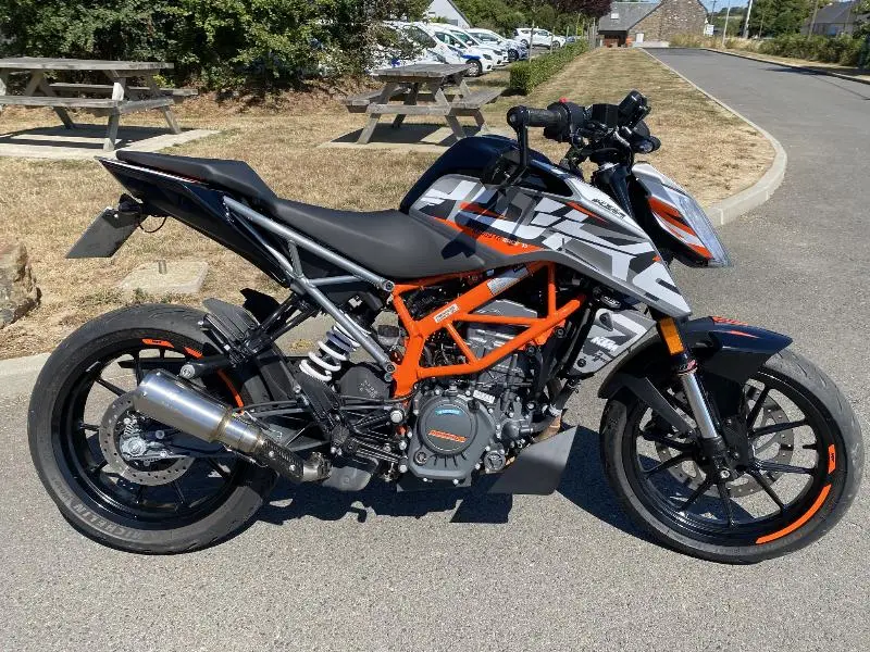125 DUKE ABS