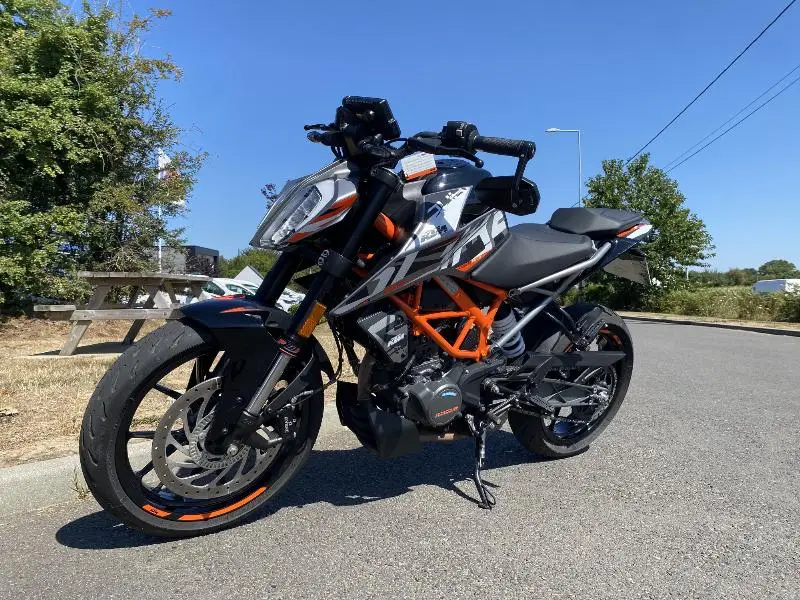 125 DUKE ABS