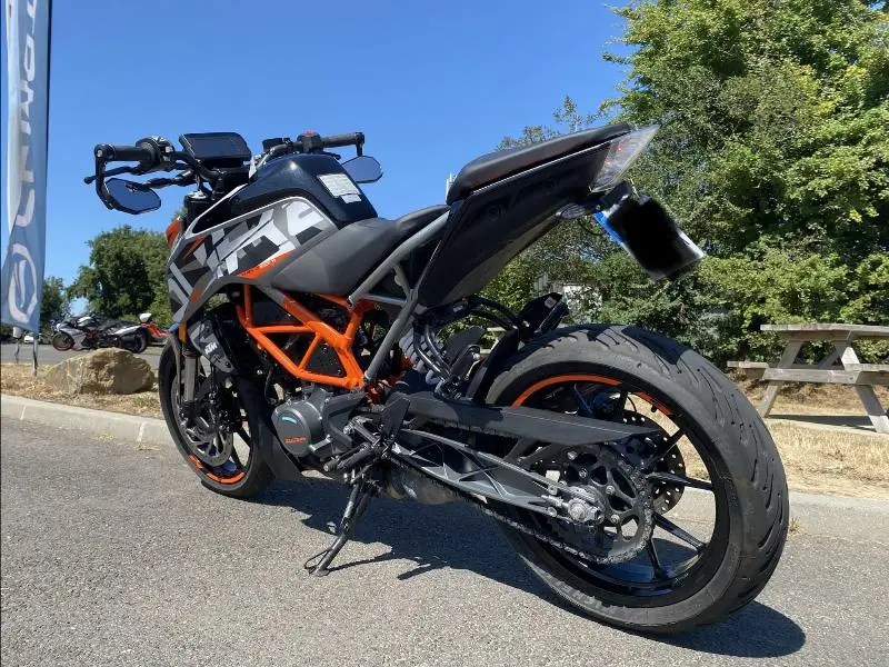 125 DUKE ABS