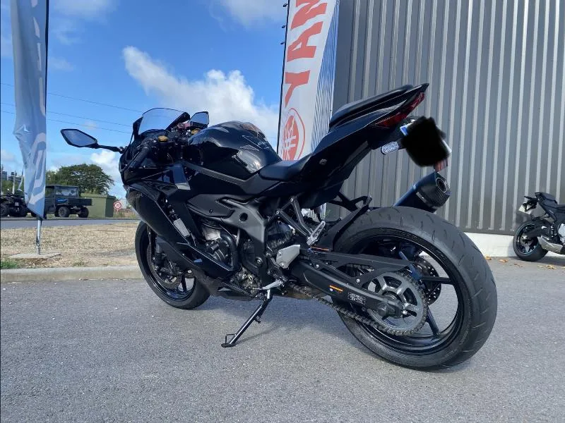 ZX4R