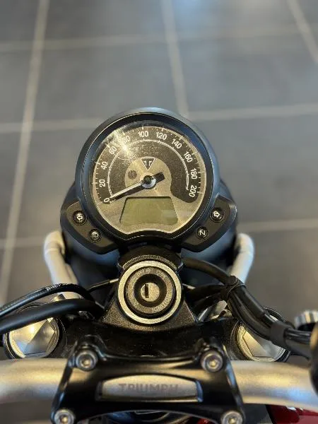 STREET SCRAMBLER  900