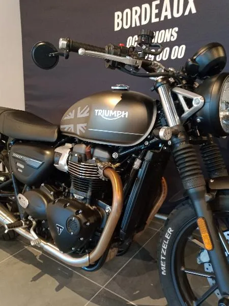 STREET TWIN  900