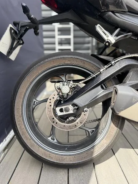 STREET TRIPLE 765 RS