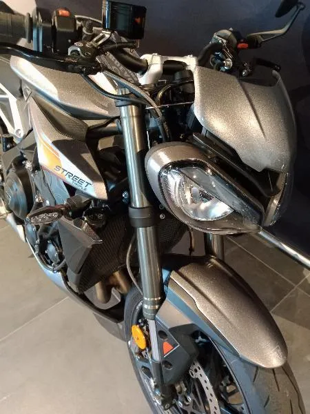 STREET TRIPLE 765 RS