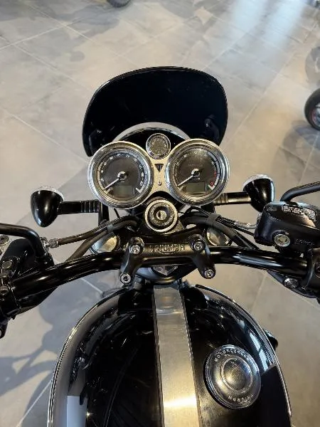 Bonneville T120 Black