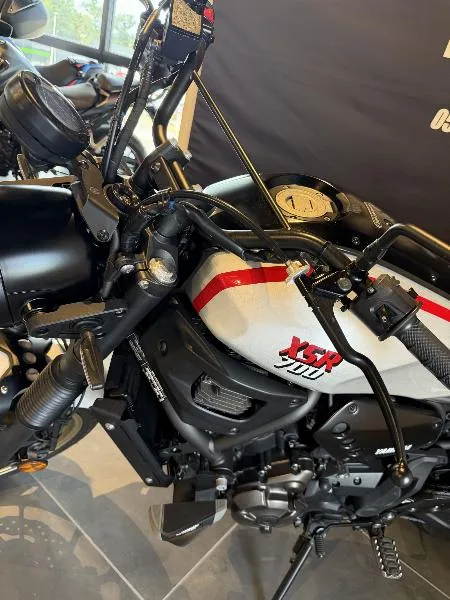 XSR 700 XTRIBUTE