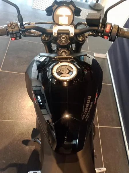 TRIDENT 800
