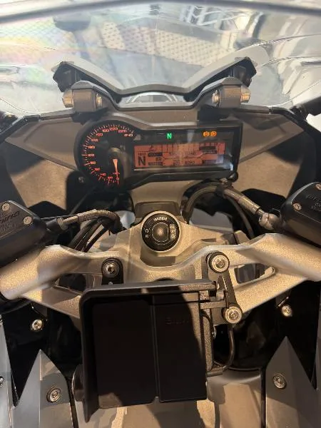R 1200 R
