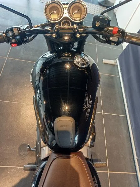 Bonneville T120 Black