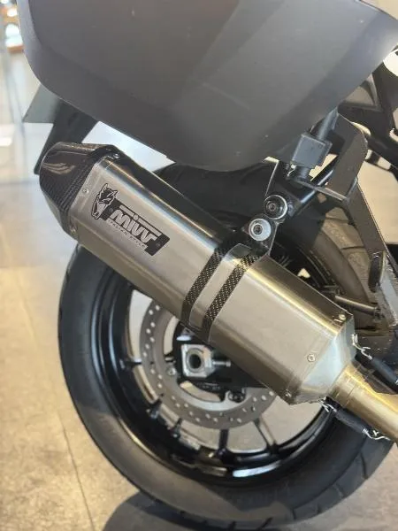 DL VSTROM 1050