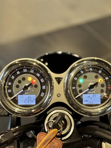 BONNEVILLE T120