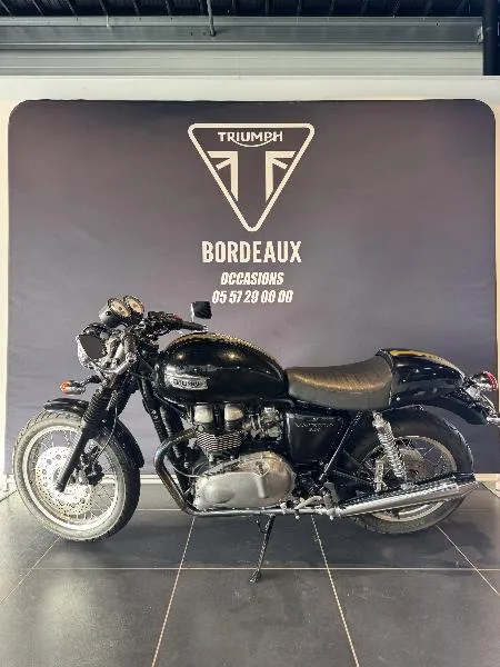 THRUXTON 900