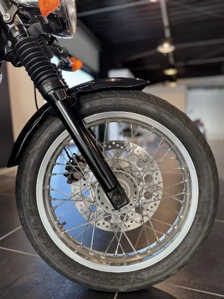 THRUXTON 900