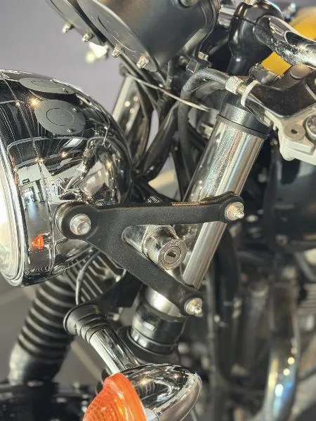 THRUXTON 900